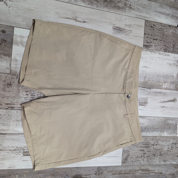 Lululemon ABC Classic 7" Size 36 Tan - Picture 3 of 5